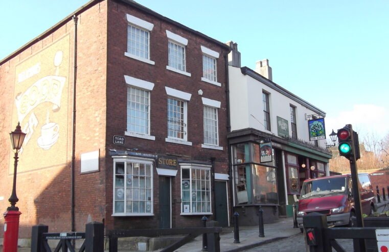 Which historic building in Manchester is known as the birthplace of the modern cooperative movement?