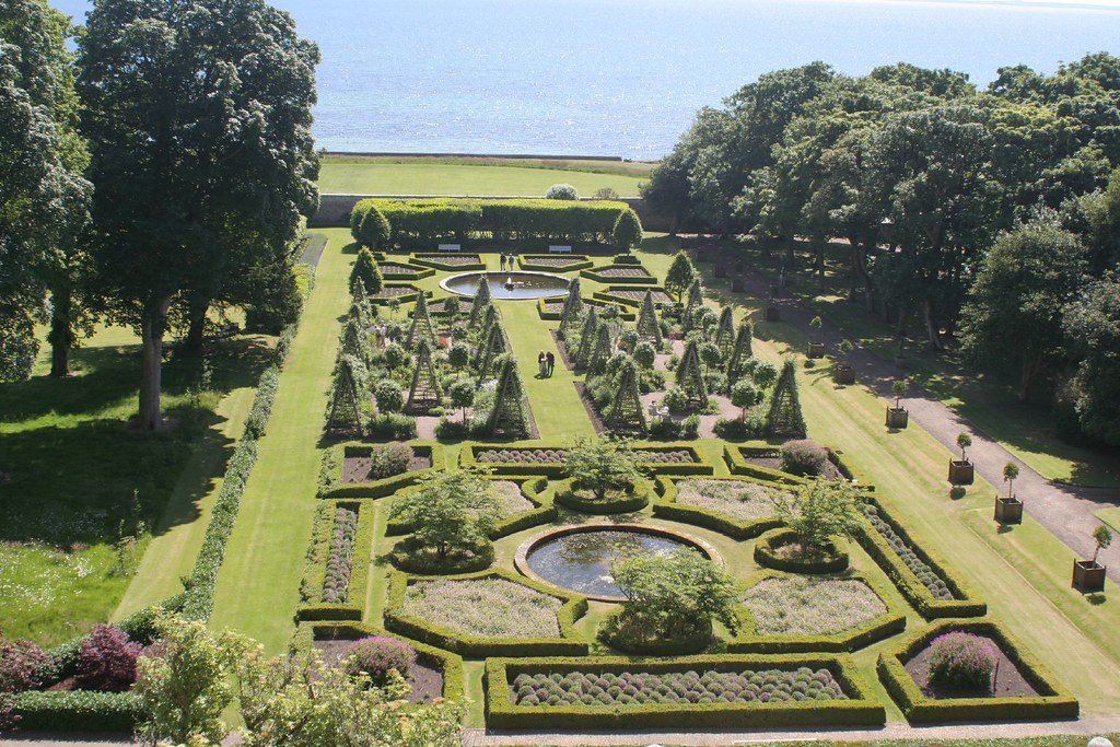 What are the top 10 castles in the UK for photography lovers?