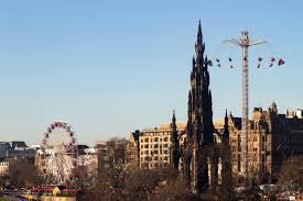 What are the top 10 famous monuments in the UK?